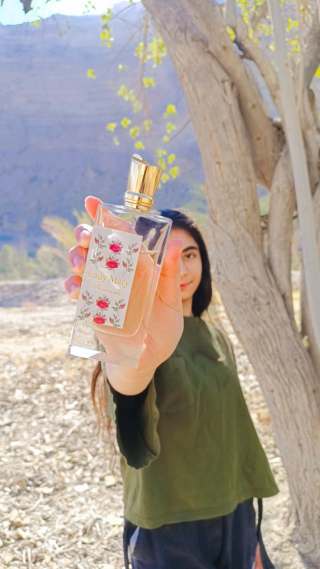 لیدی ماری عطر شیرین و تند زنانه