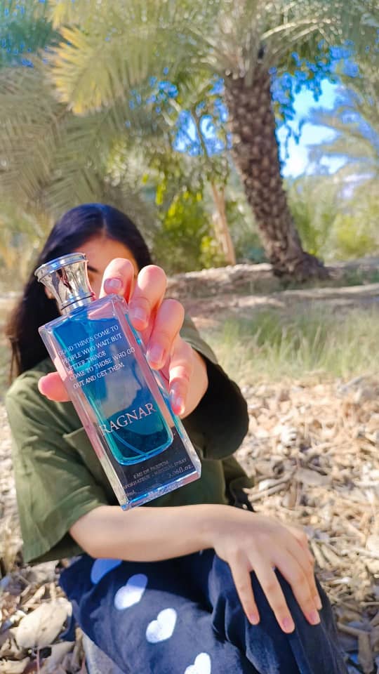 😍رگنارد ادکلنی از شرکت سواروسکی😍  رایحه : تلخ و خنک  جنسیت : مردانه و خفن🙎‍♂️ حجم : ۹۰ میل  😯نوع : ادوپرفیوم  مناسب برای همه ای فصل ها 🥰 😁ماندگاری :  بسیار بالا  خط بو و پخش بو : عالی