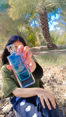 😍رگنارد ادکلنی از شرکت سواروسکی😍 رایحه : تلخ و خنک جنسیت : مردانه و خفن🙎♂️ حجم : ۹۰ میل 😯نوع : ادوپرفیوم مناسب برای همه ای فصل ها 🥰 😁ماندگاری : بسیار بالا خط بو و پخش بو : عالی